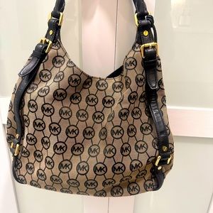 Michael Kors ,very stylish purse in great condition